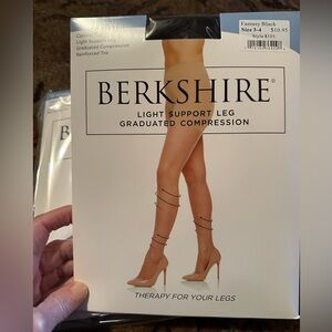 4 pairs! NEW Berkshire 30 Denier Graduated Compression Pantyhose